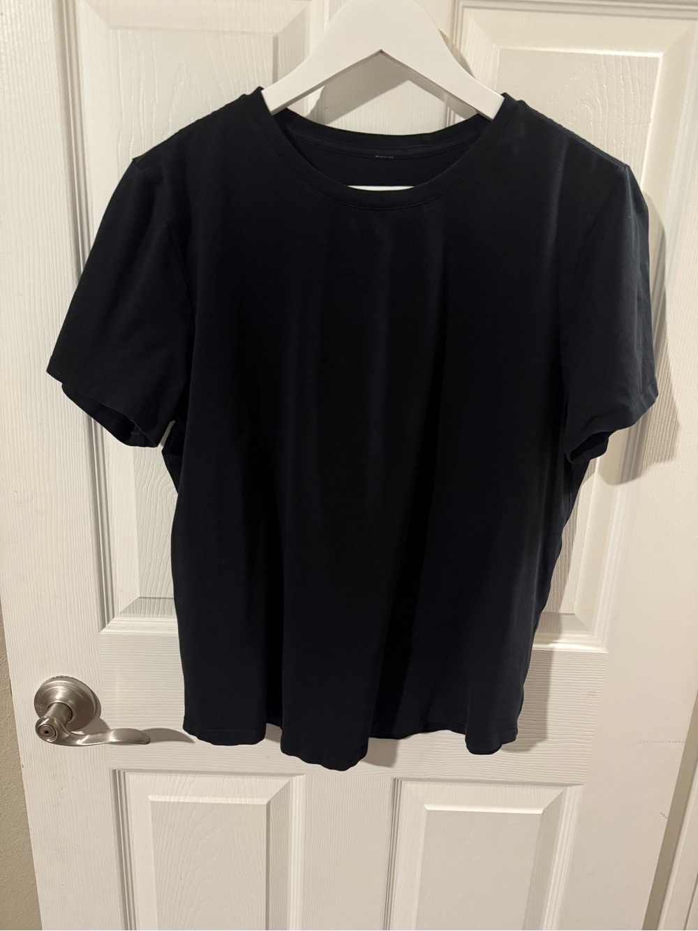 Authentic women’s Lululemon athletica Black Short Sleeve Crew Tee! Size: Medium